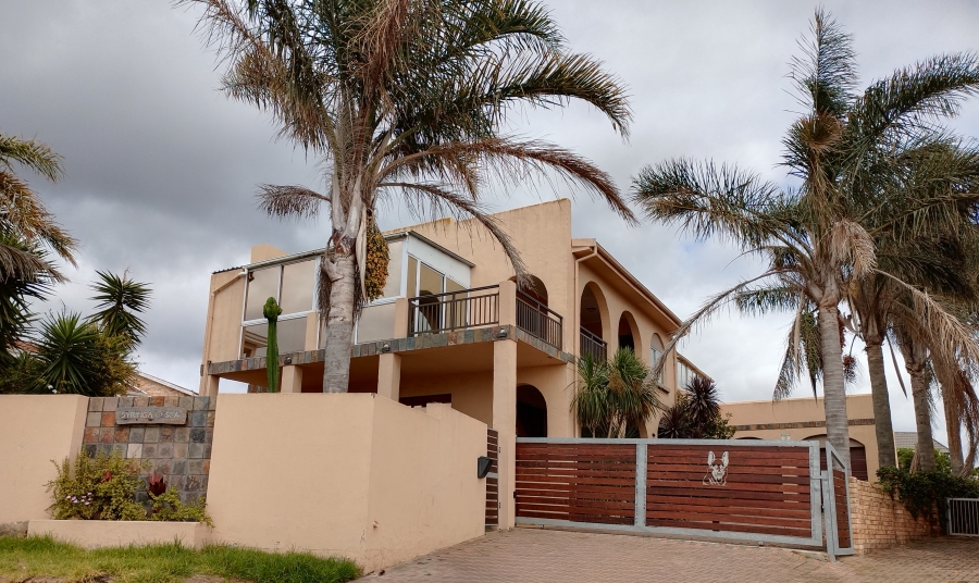 5 Bedroom Property for Sale in Wavecrest Eastern Cape